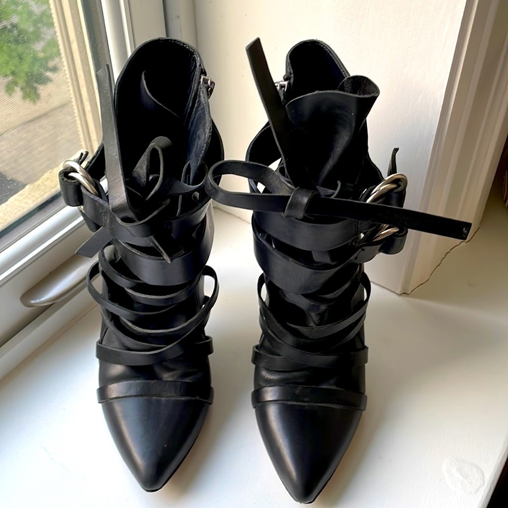 I am getting rid of all my high heels, I can’t wear them ☹️. Hope you enjoy them - Picture 3 of 5